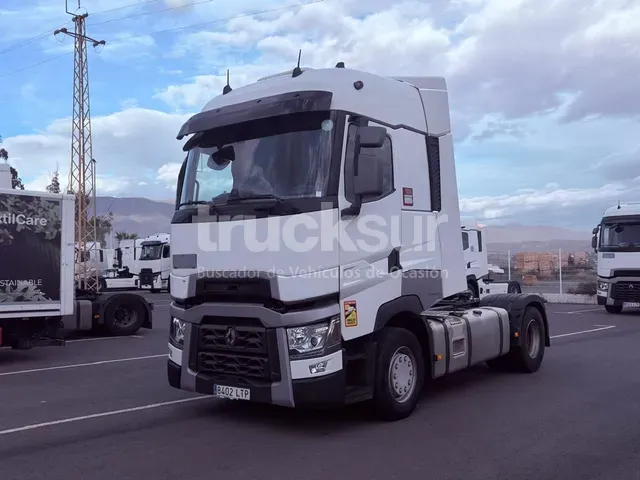 RENAULT T520 HIGH SLEEPER CAB